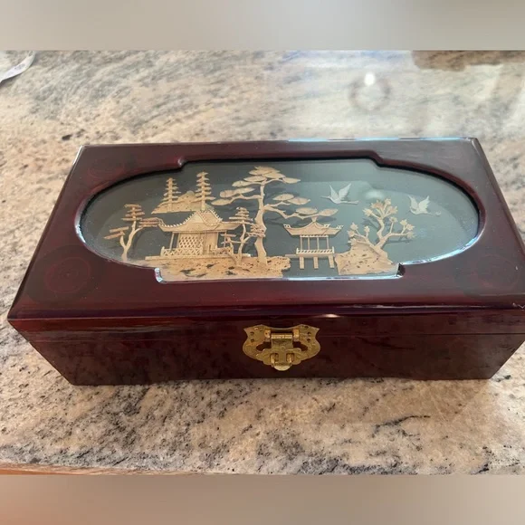 Wooden musical jewelry box - Picture 8 of 8